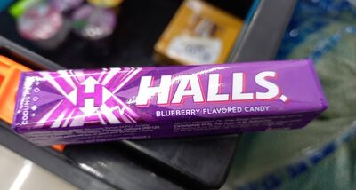 Halls Blueberry flavored candy 34g