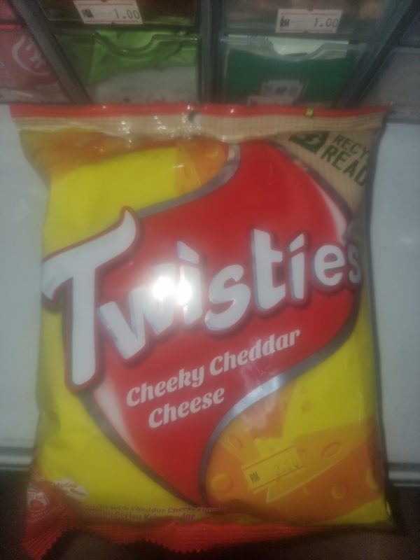 Twisties cheeky cheddar cheese 60g