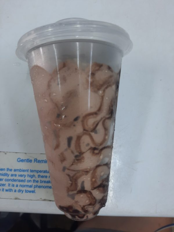 Party cup aiskrim perisa coklat dengan sos perisa coklat 135ml